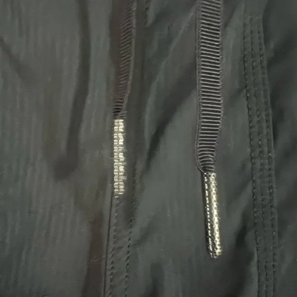 L-107 🍋 Lululemon 🍋 Dance Studio Crop 🔥 Gorgeous 🔥 - Picture 6 of 9